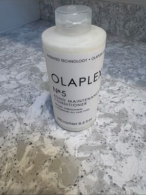 OLAPLEX No.5 Bond Maintenance Conditioner - White Bottle